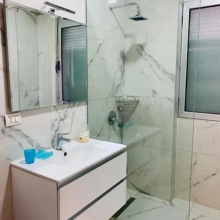 Port View Apartment Sarandë